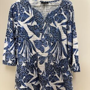 Women's Tribal Blue and White Floral V-Neck 3/4 Sleeve T-Shirt Size Large